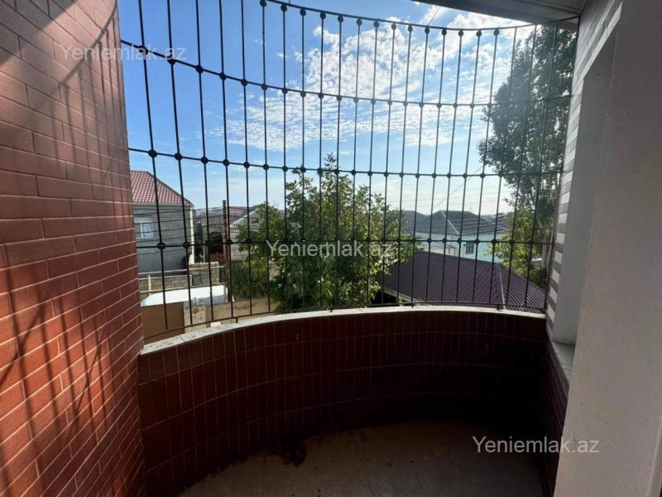 Satılır 6 otaqlı həyət evi 180 m²