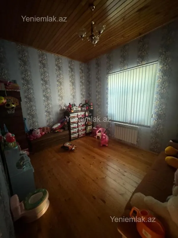 Satılır 6 otaqlı həyət evi 180 m²