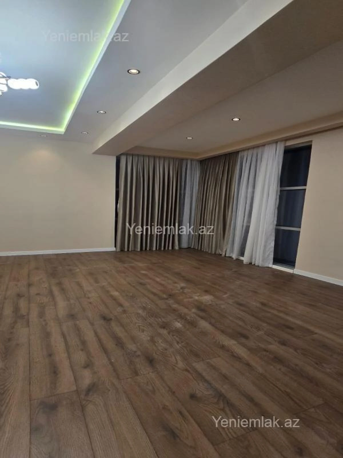 Satılır 3 otaqlı yeni tikili 130 m²