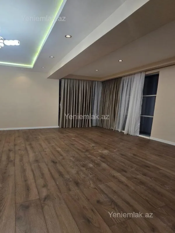 Satılır 3 otaqlı yeni tikili 130 m²