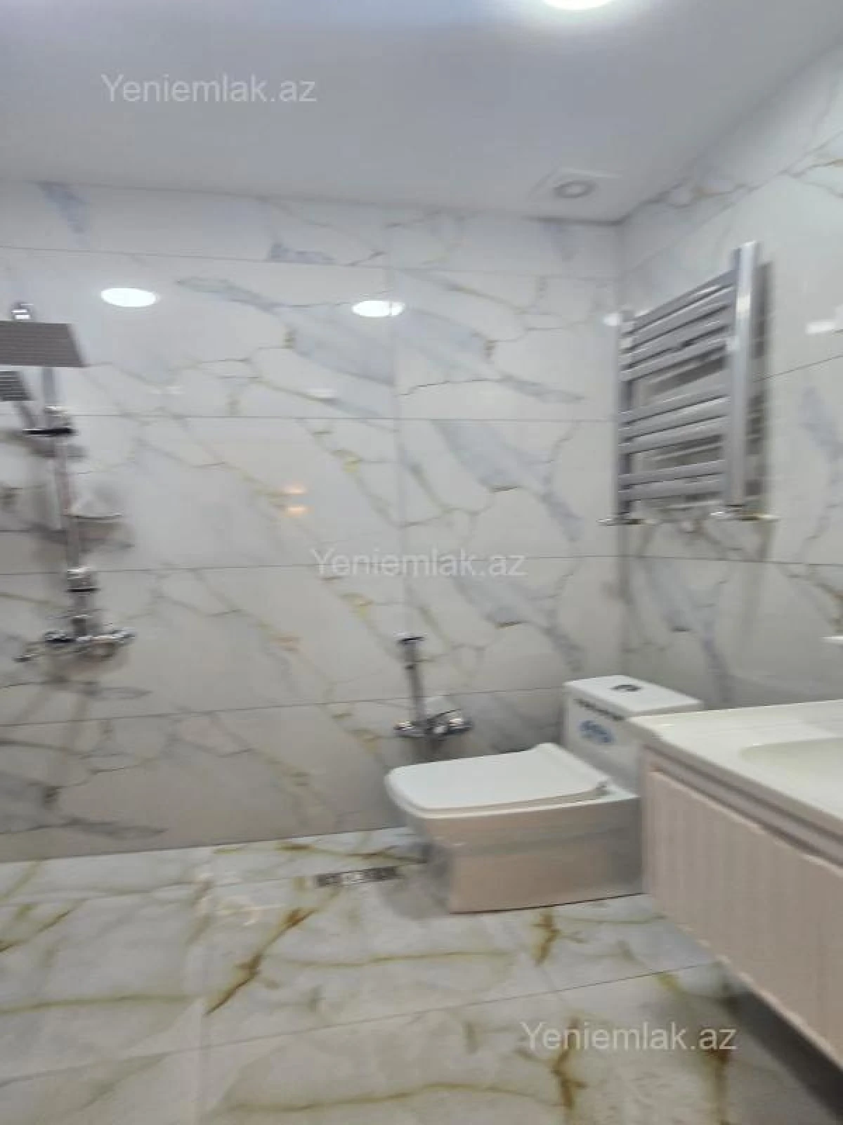 Satılır 3 otaqlı yeni tikili 130 m²