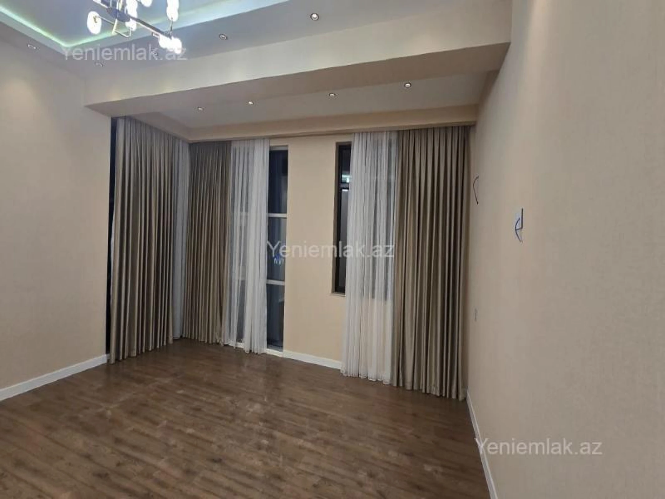 Satılır 3 otaqlı yeni tikili 130 m²