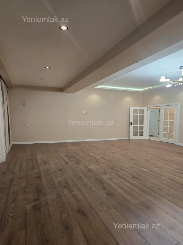 Satılır 3 otaqlı yeni tikili 130 m²