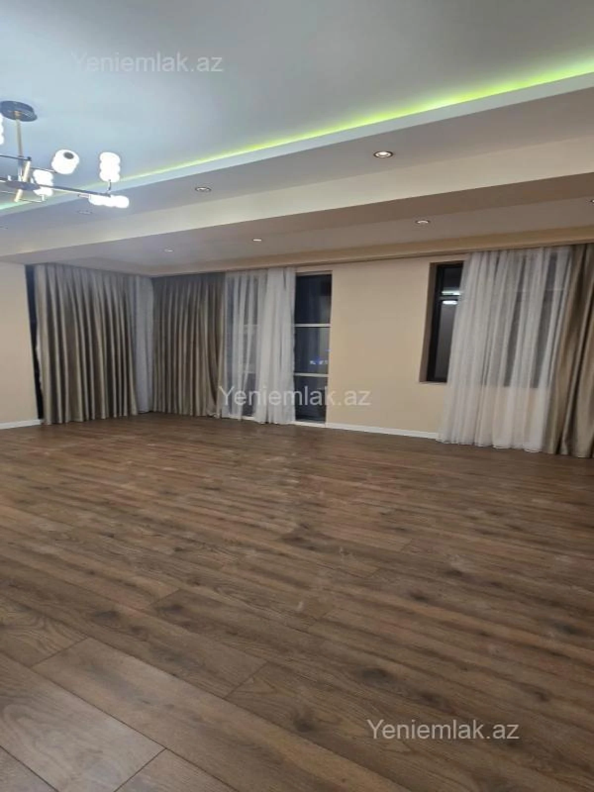 Satılır 3 otaqlı yeni tikili 130 m²