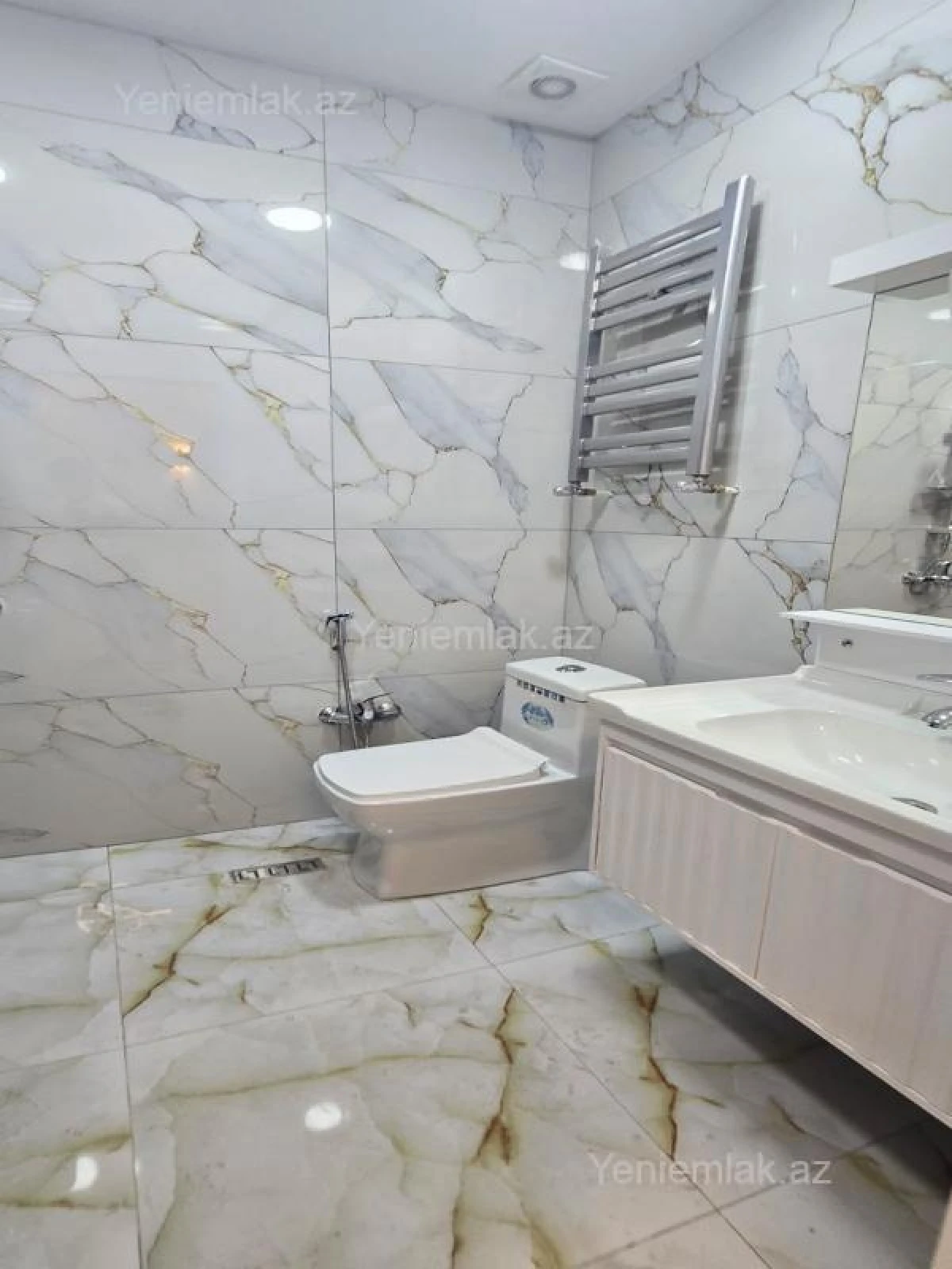 Satılır 3 otaqlı yeni tikili 130 m²