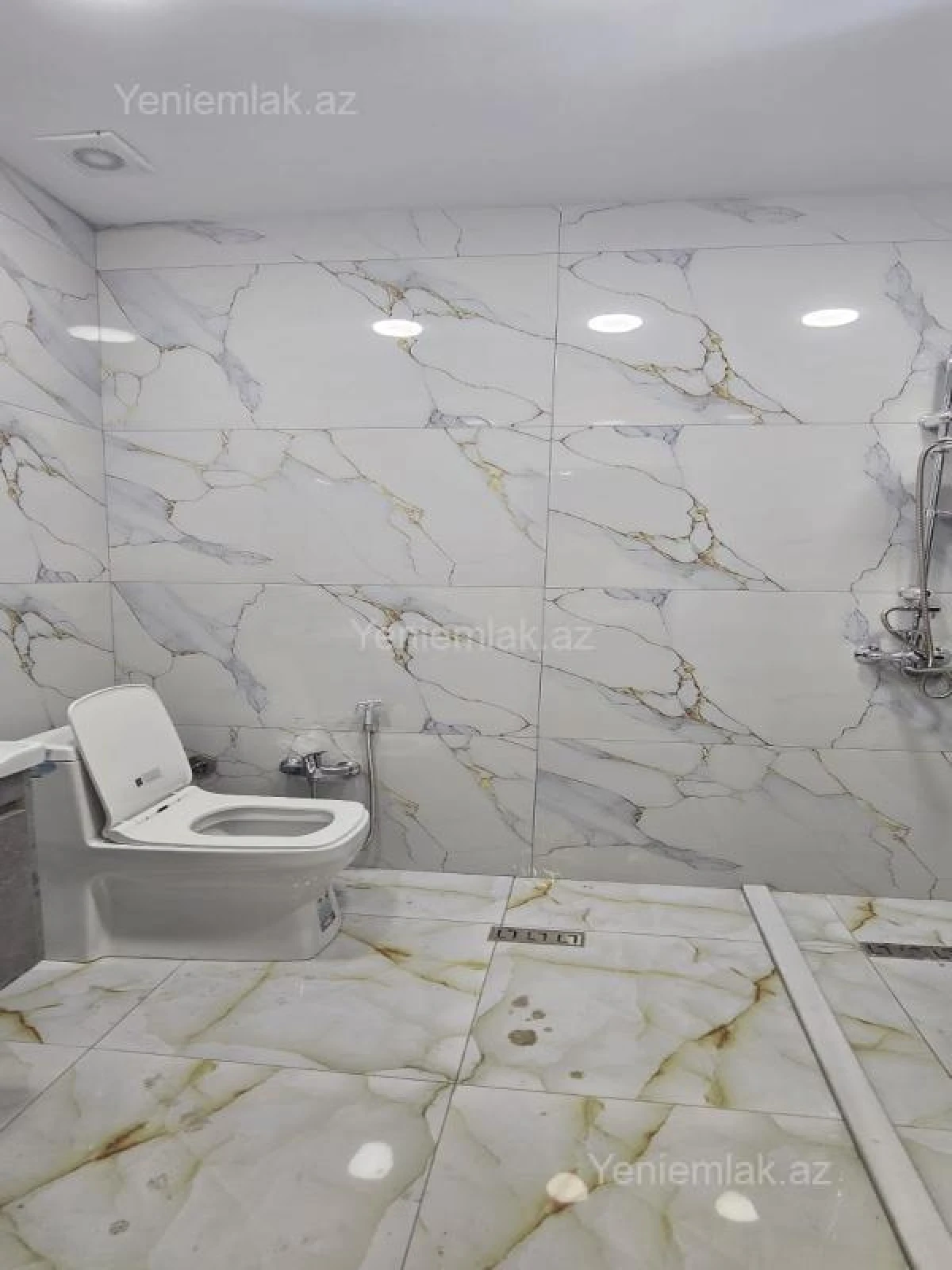 Satılır 3 otaqlı yeni tikili 130 m²