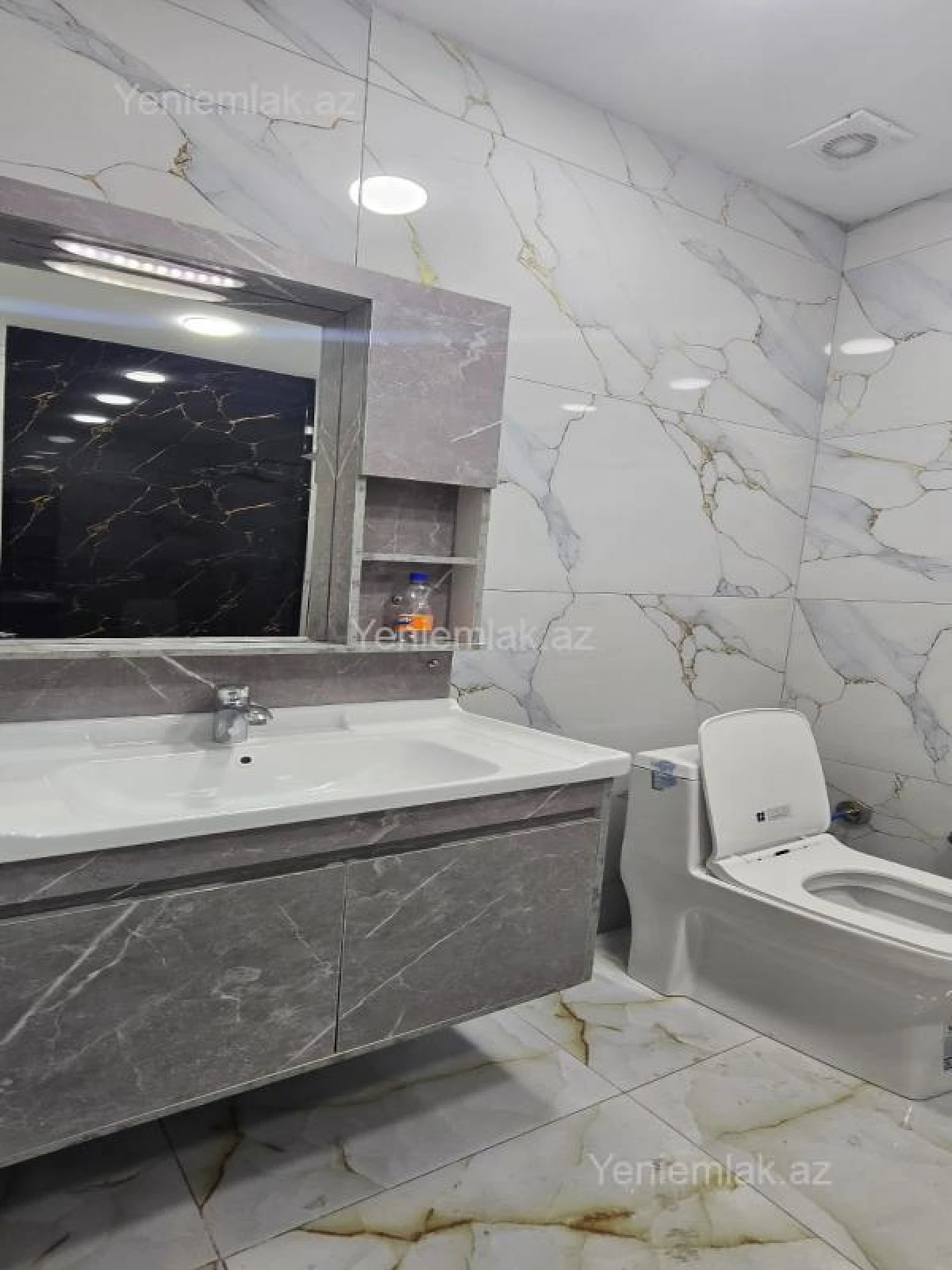 Satılır 3 otaqlı yeni tikili 130 m²