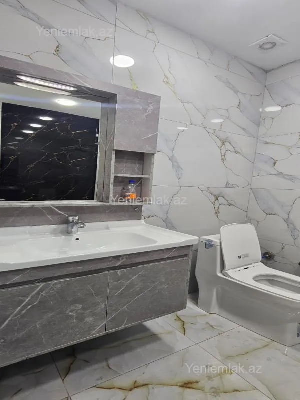 Satılır 3 otaqlı yeni tikili 130 m²