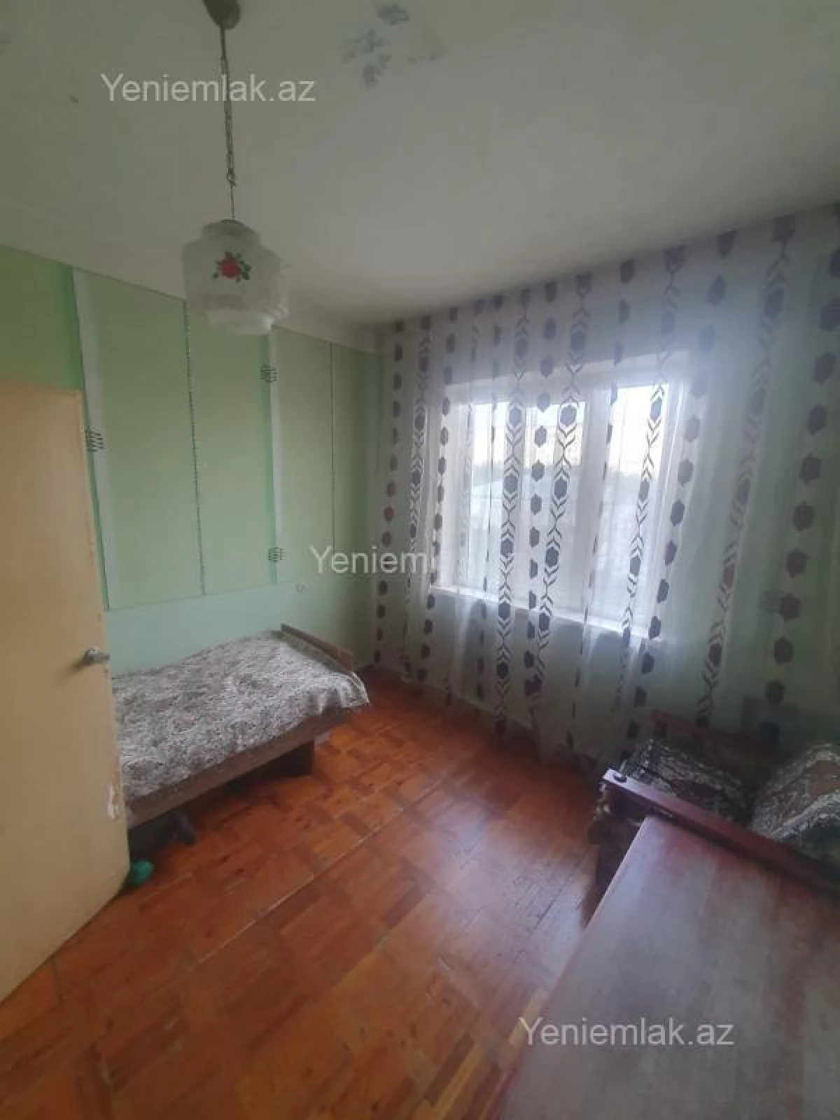 Satılır 4 otaqlı köhnə tikili 93 m²