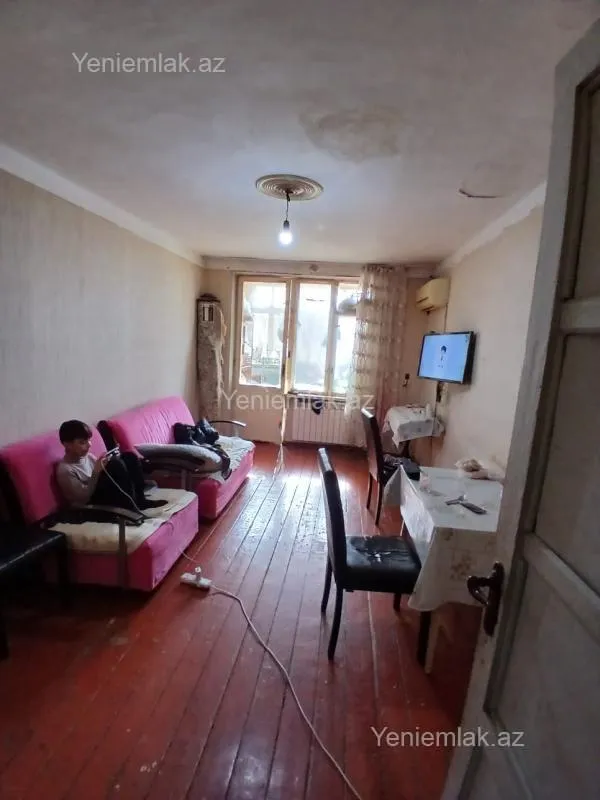 Satılır 2 otaqlı köhnə tikili 45 m²