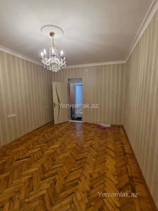 Satılır 2 otaqlı köhnə tikili 71 m²
