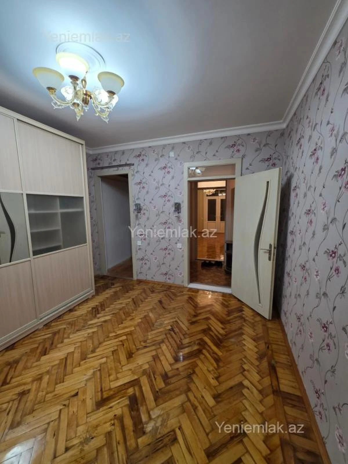 Satılır 2 otaqlı köhnə tikili 71 m²