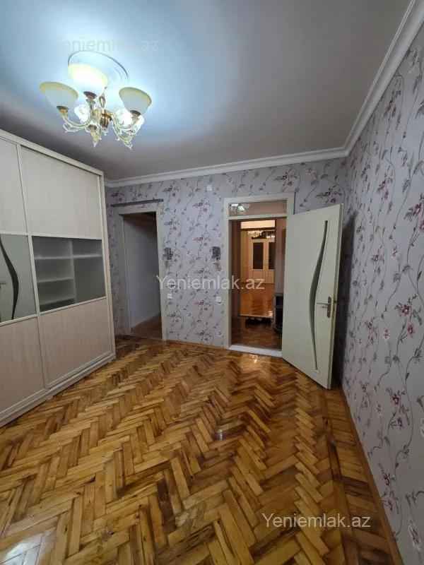 Satılır 2 otaqlı köhnə tikili 71 m²