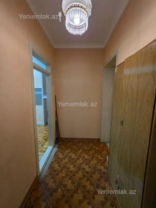 Satılır 2 otaqlı köhnə tikili 71 m²