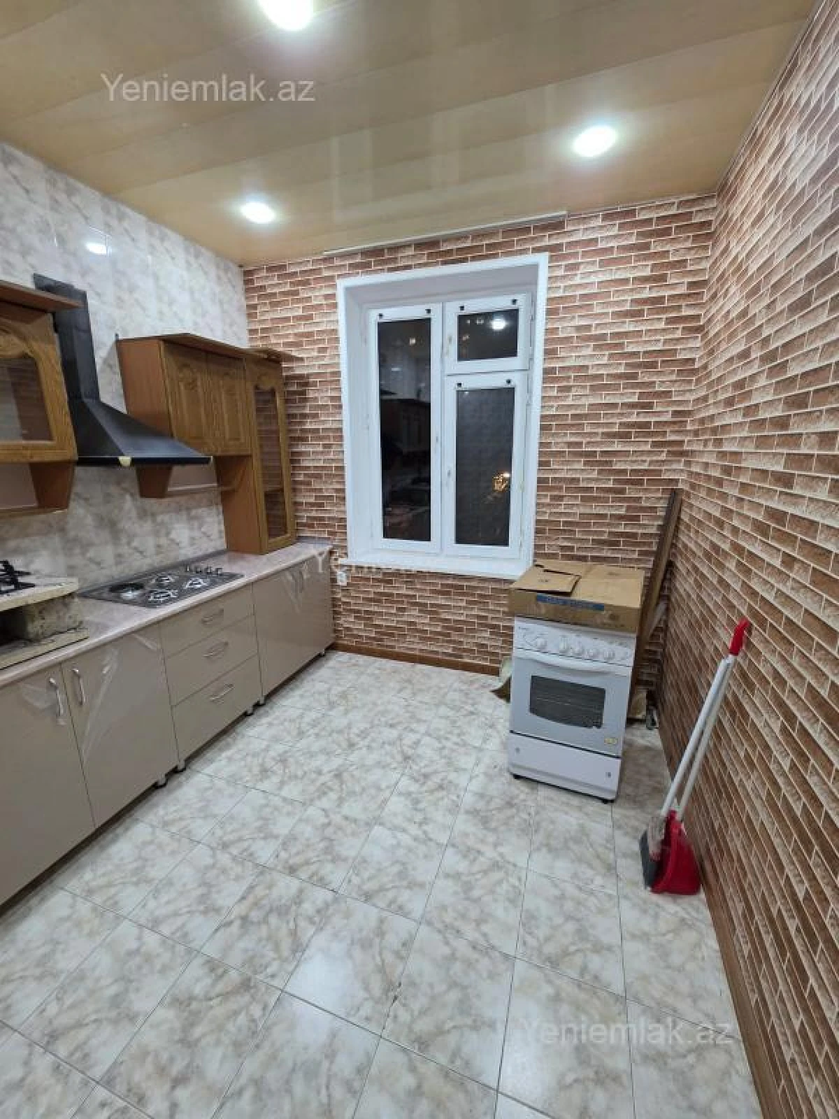 Satılır 2 otaqlı köhnə tikili 71 m²