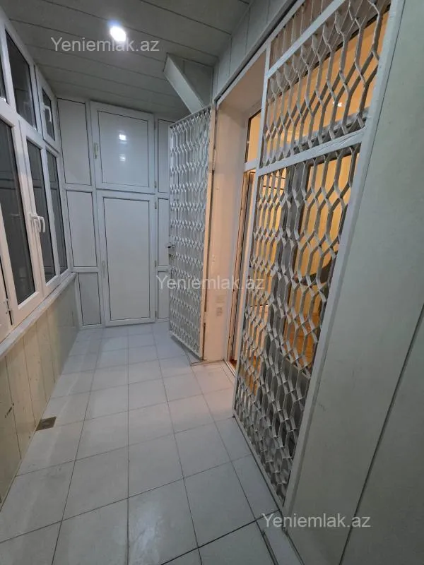 Satılır 2 otaqlı köhnə tikili 71 m²