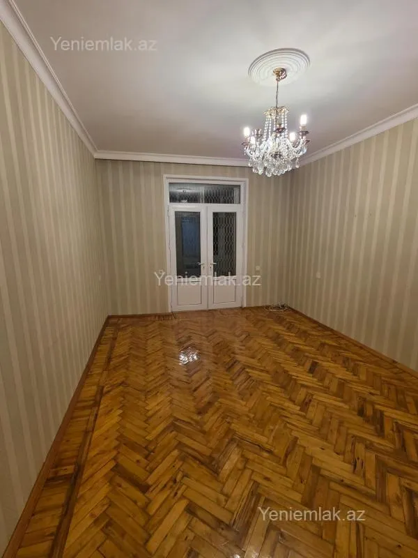 Satılır 2 otaqlı köhnə tikili 71 m²