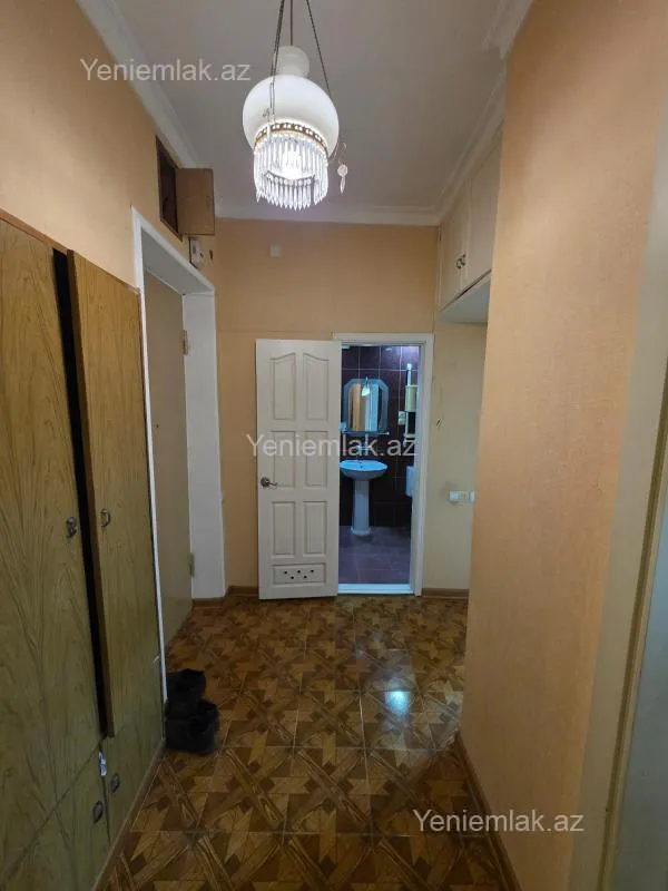 Satılır 2 otaqlı köhnə tikili 71 m²