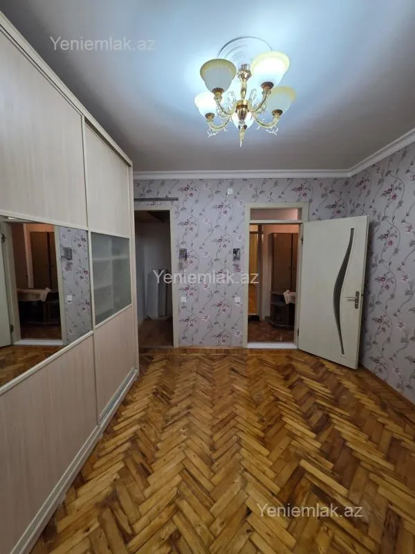 Satılır 2 otaqlı köhnə tikili 71 m²