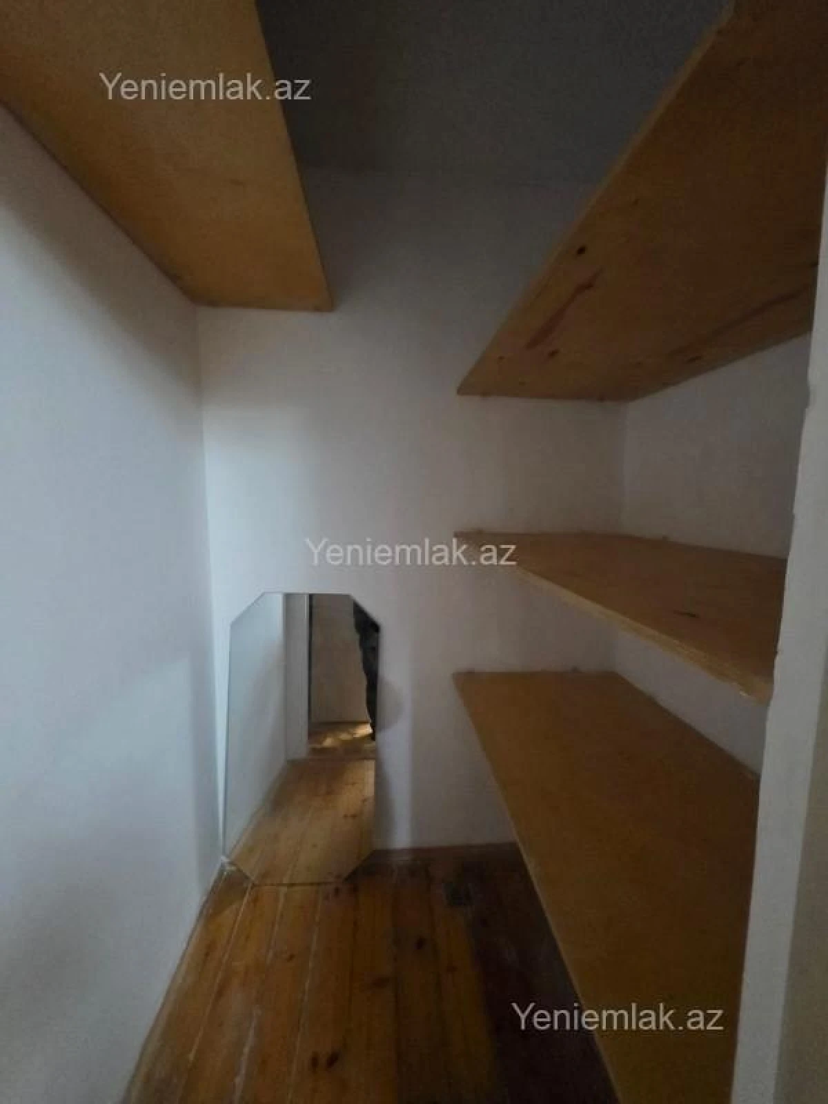 Satılır 2 otaqlı köhnə tikili 71 m²