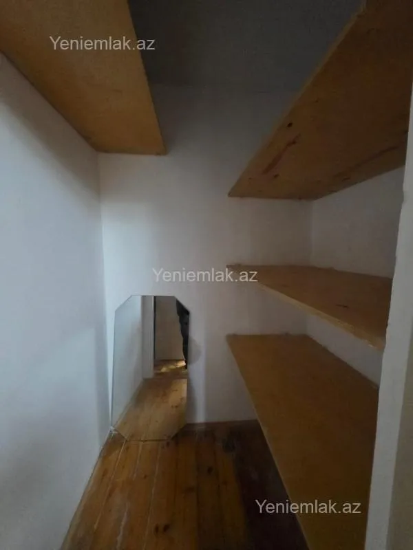 Satılır 2 otaqlı köhnə tikili 71 m²