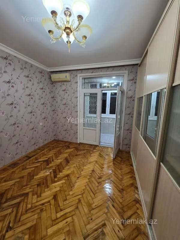 Satılır 2 otaqlı köhnə tikili 71 m²