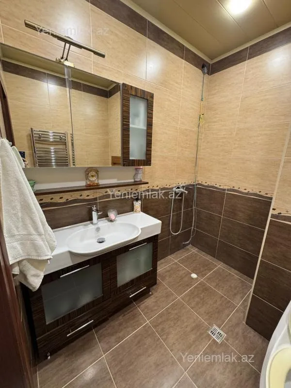 Satılır 3 otaqlı köhnə tikili 80 m²