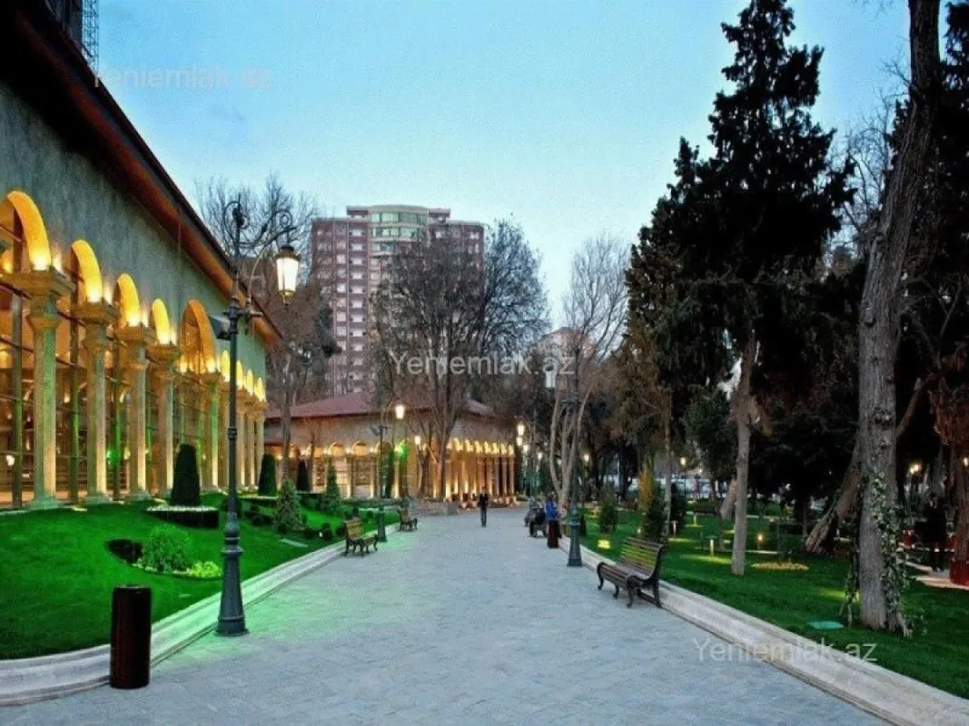 Satılır 4 otaqlı yeni tikili 180 m²