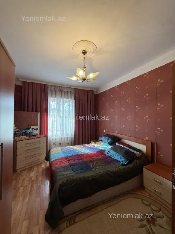 Satılır 5 otaqlı köhnə tikili 120 m²