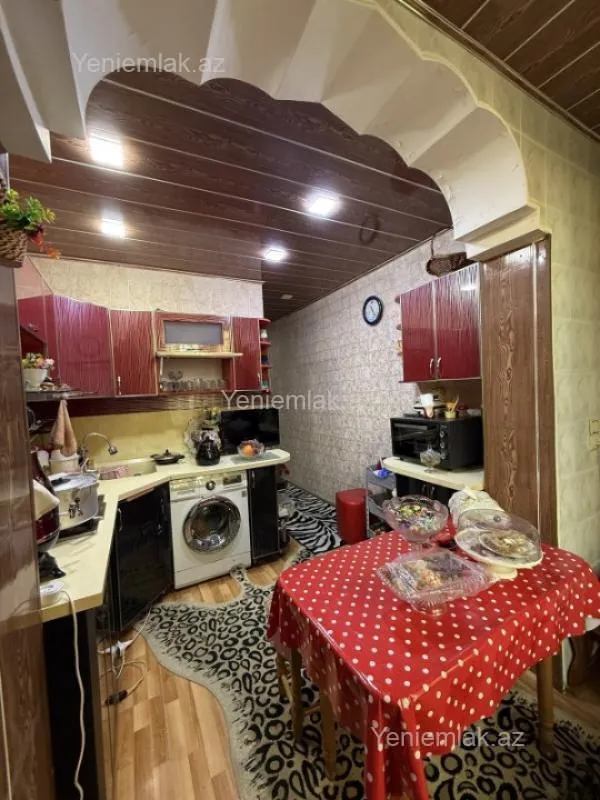 Satılır 5 otaqlı köhnə tikili 120 m²