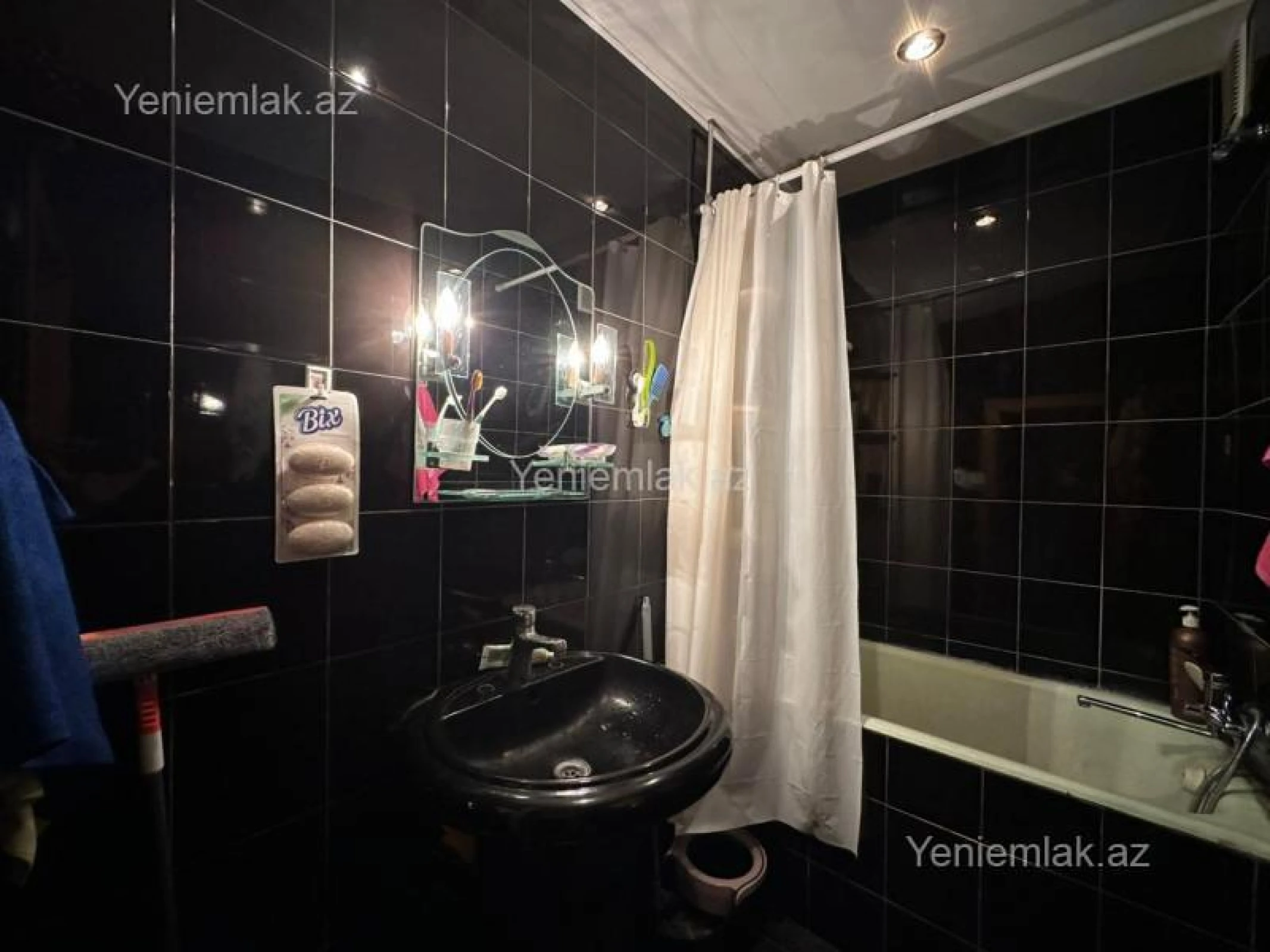 Satılır 4 otaqlı köhnə tikili 90 m²