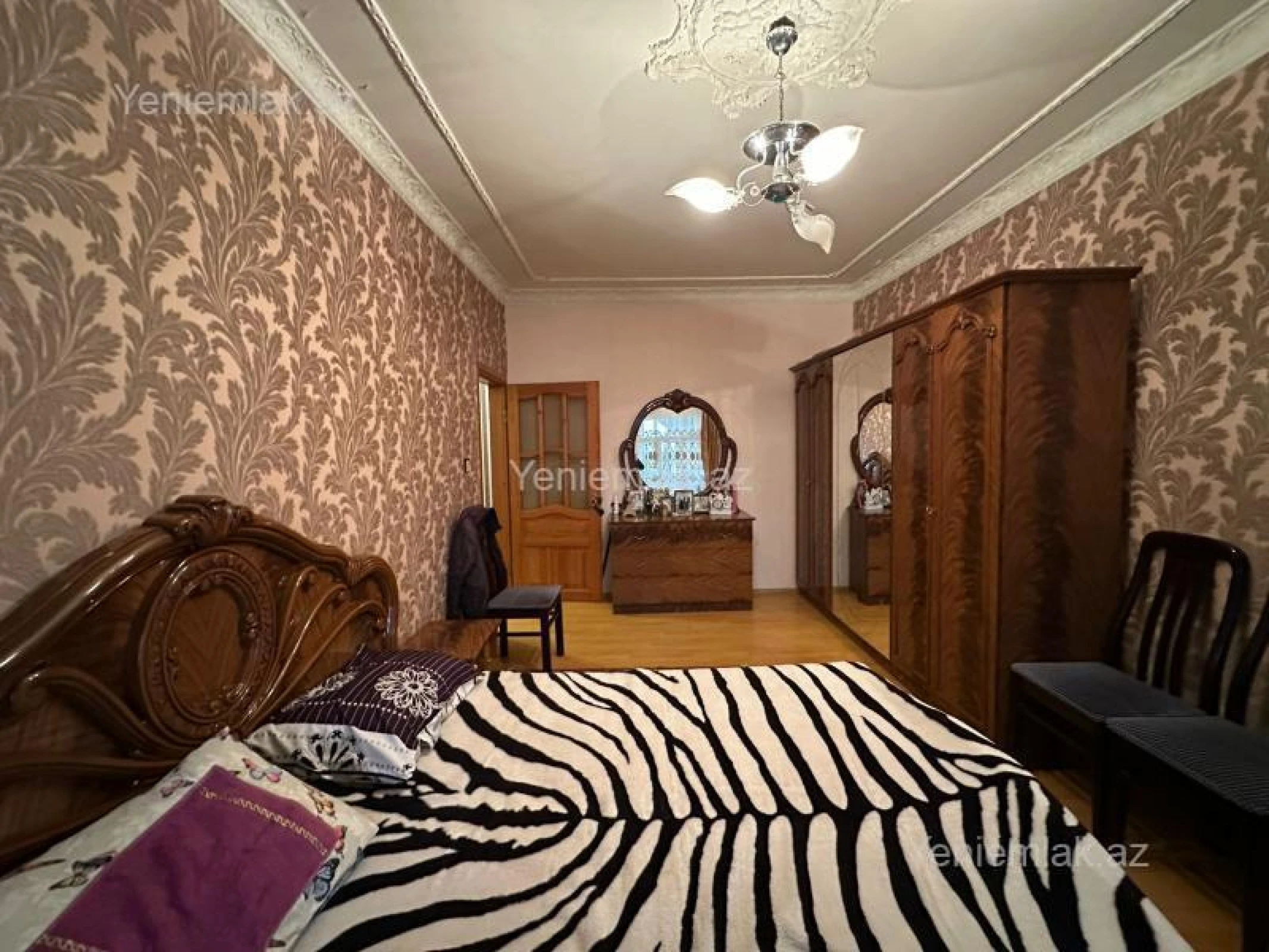 Satılır 4 otaqlı köhnə tikili 90 m²