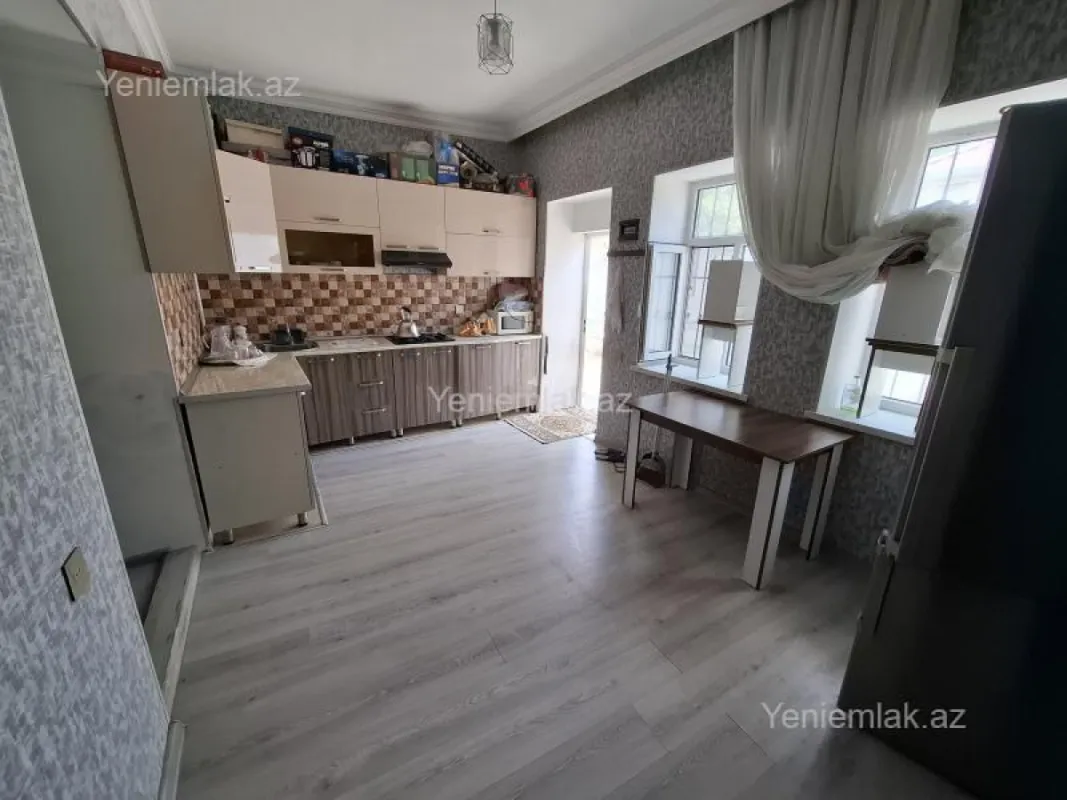 Satılır 4 otaqlı həyət evi 100 m²