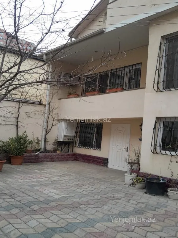 Satılır 6 otaqlı həyət evi 420 m²