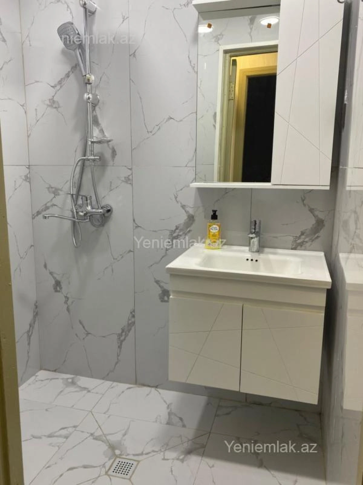 Satılır 3 otaqlı köhnə tikili 70 m²