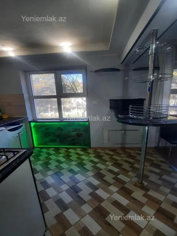 Satılır 1 otaqlı köhnə tikili 32 m²