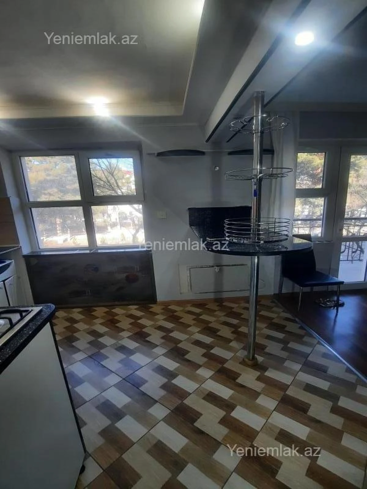 Satılır 1 otaqlı köhnə tikili 32 m²