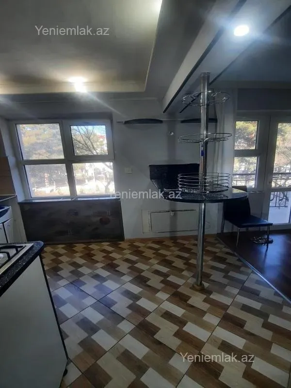 Satılır 1 otaqlı köhnə tikili 32 m²