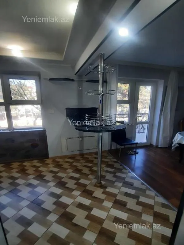 Satılır 1 otaqlı köhnə tikili 32 m²