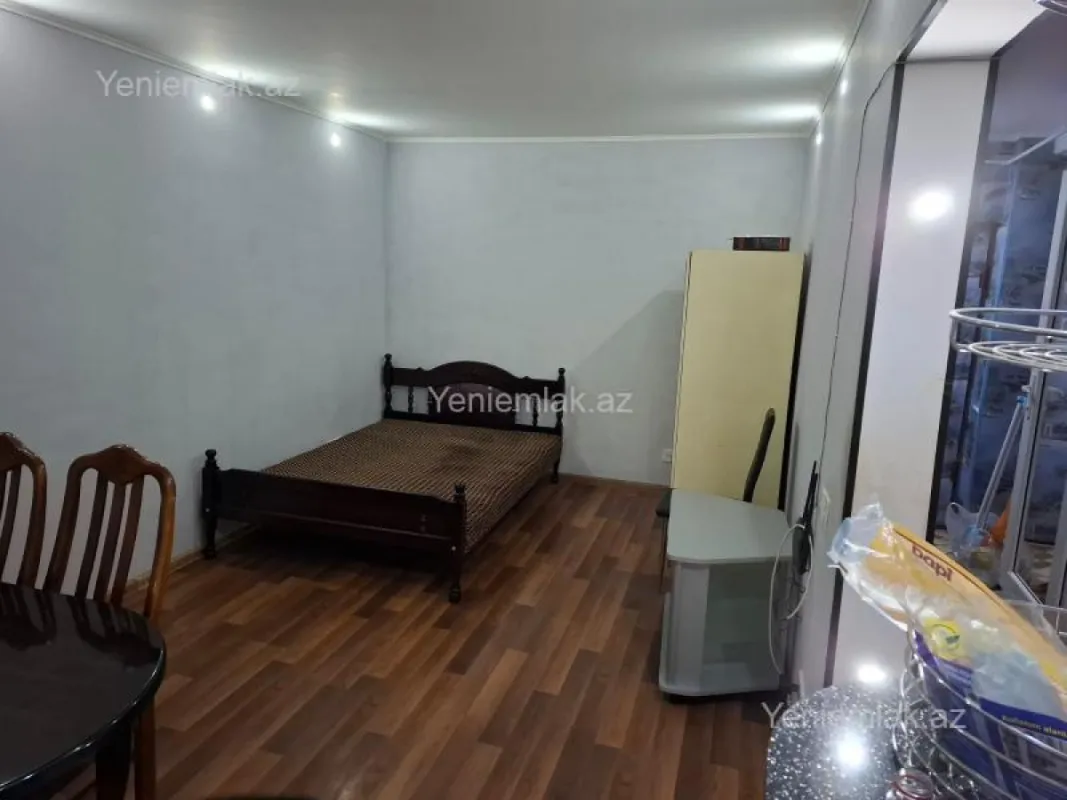 Satılır 1 otaqlı köhnə tikili 32 m²