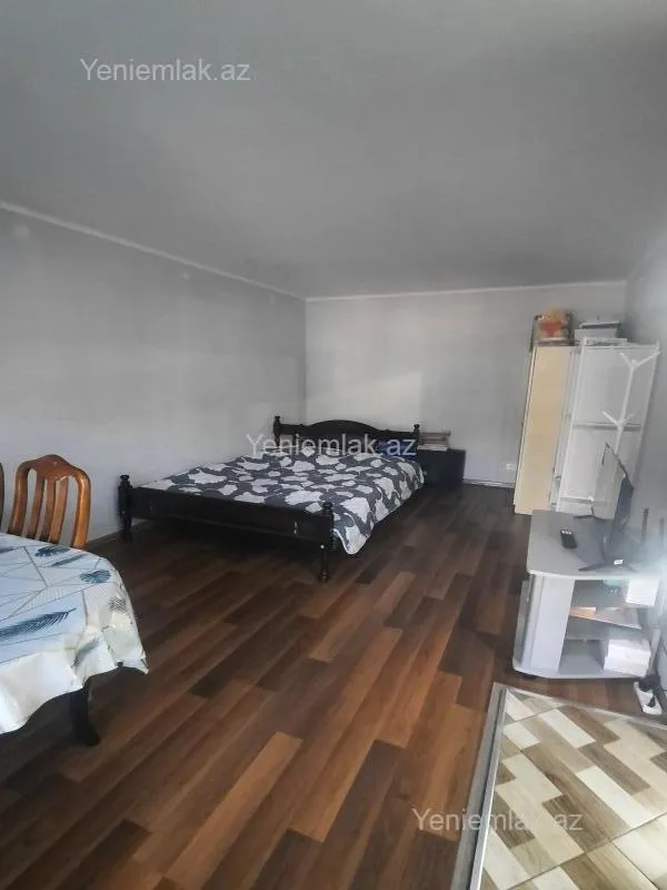 Satılır 1 otaqlı köhnə tikili 32 m²