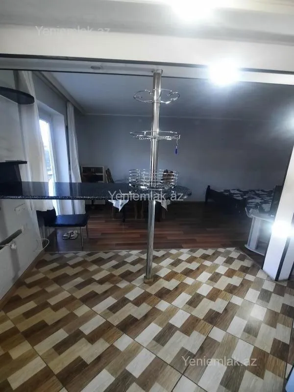 Satılır 1 otaqlı köhnə tikili 32 m²