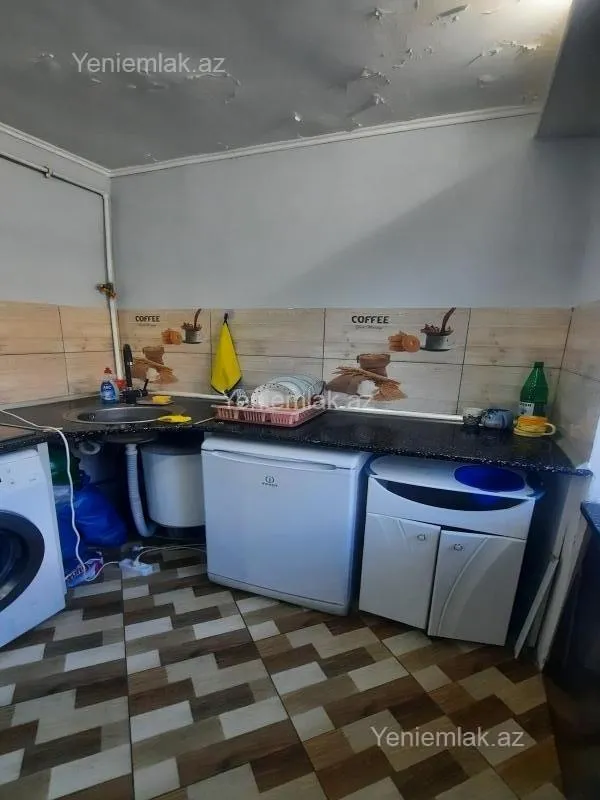 Satılır 1 otaqlı köhnə tikili 32 m²