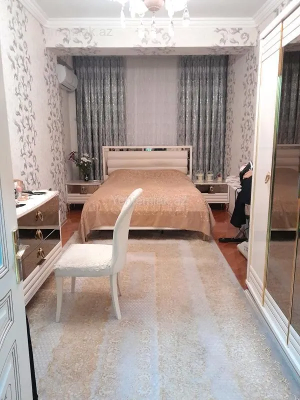 Satılır 3 otaqlı yeni tikili 135 m²