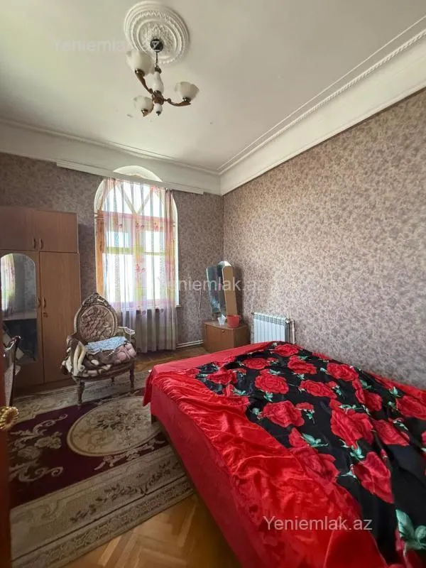 Satılır 2 otaqlı köhnə tikili 70 m²