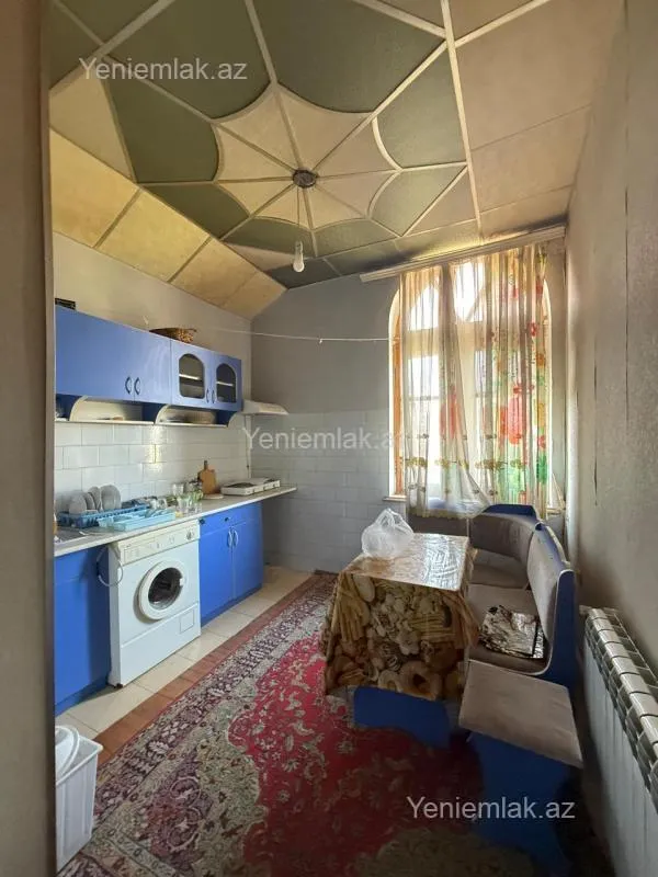 Satılır 2 otaqlı köhnə tikili 70 m²