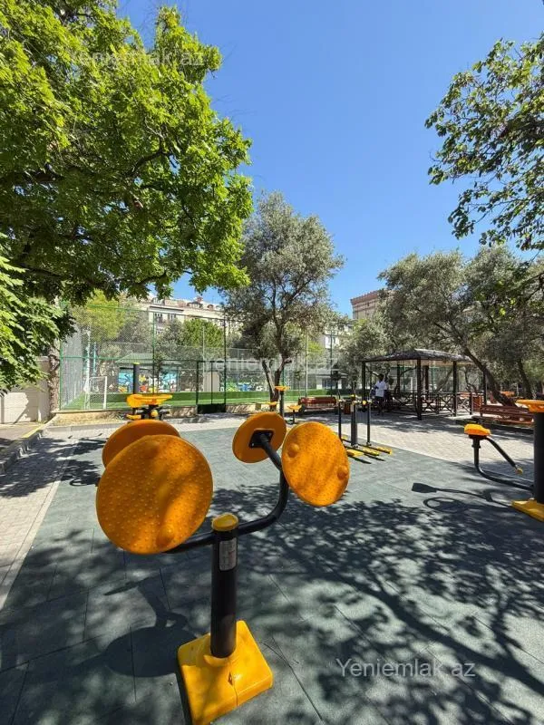 Satılır 2 otaqlı köhnə tikili 70 m²