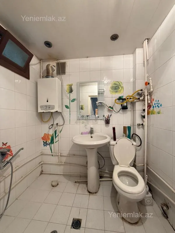 Satılır 2 otaqlı köhnə tikili 70 m²