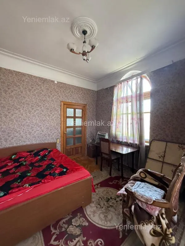 Satılır 2 otaqlı köhnə tikili 70 m²