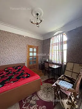 Satılır 2 otaqlı köhnə tikili 70 m²